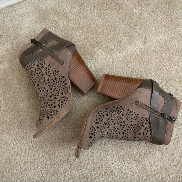 Vince Camuto Maizy Brown Lace Cut Out Booties - Picture 7 of 8